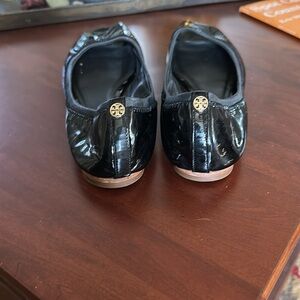 Tory Burch Used Black Patent Leather Peep Toe Ballet Flat Shoes.
